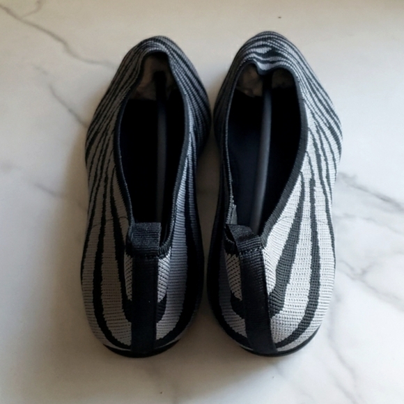 Breifola Gray and Black Zebra Striped Cotton Knit Pointed Toe Flat Size 11 - Picture 3 of 9